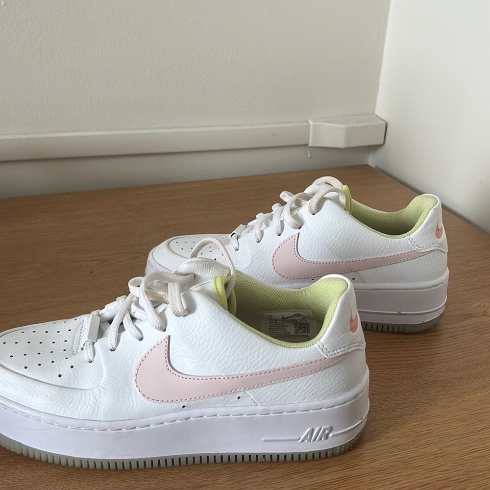 Only worn once womens nike air force shoes